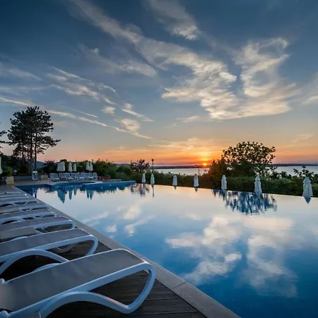 Santa Marina Sea View Apartment *